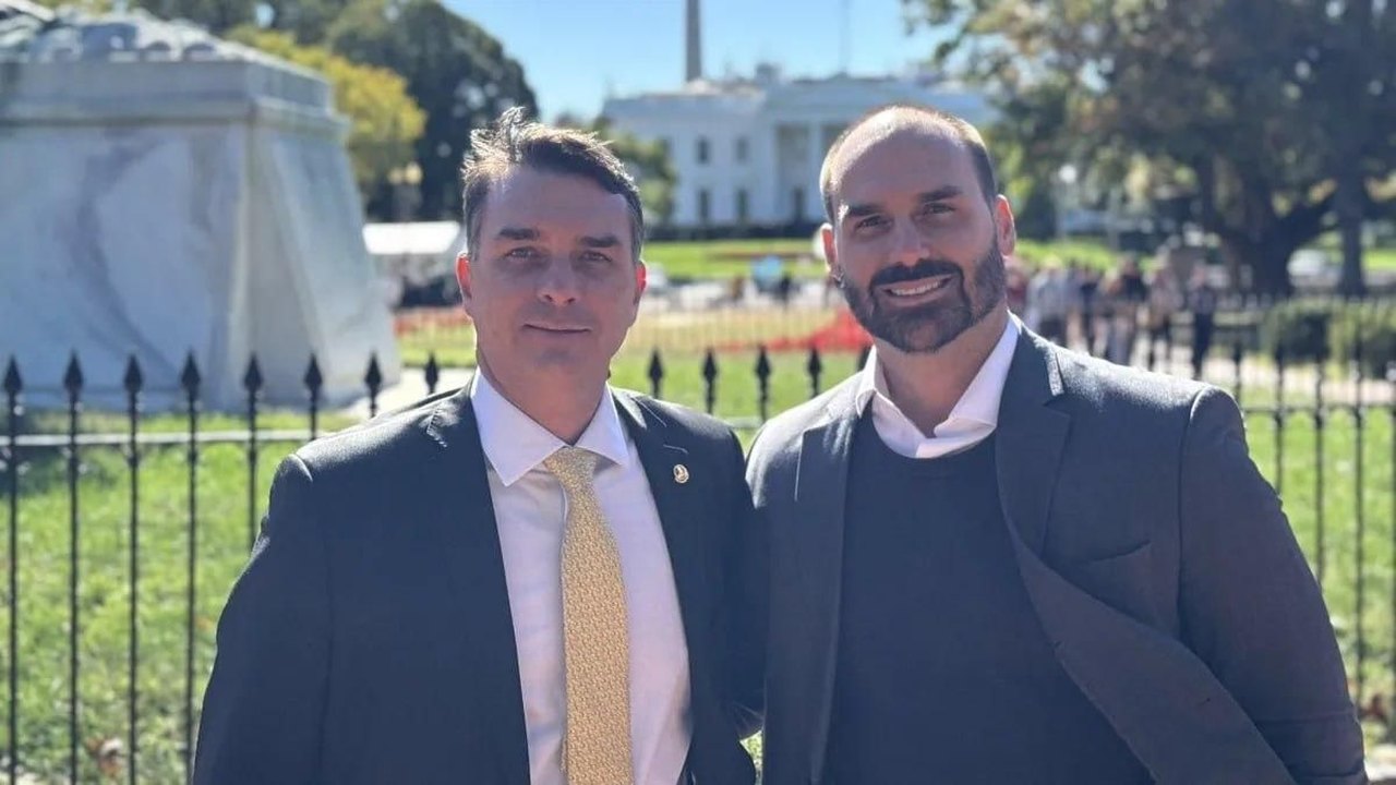 Flávio Bolsonaro se encontra com Eduardo nos EUA e prepara próximos passos, diz mídia