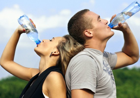 Beber essa quantidade de água por dia traz benefícios à saúde, segundo especialistas