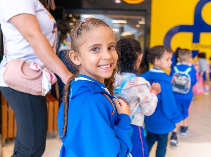 Alunos do Centro de Educação Infantil Rodrigues Alves participam de sessão de cinema