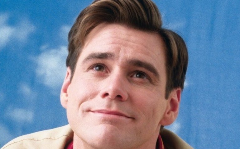 Jim Carrey reduz preço de mansão que tenta vender há mais de um ano