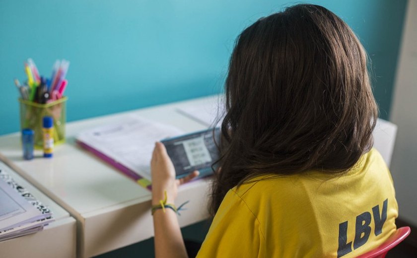 Quais lições a pandemia impôs à alunos e educadores no ensino à distância?