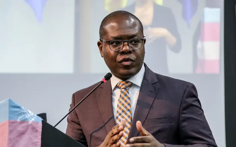 Ex-funcionárias de ministério denunciam Silvio Almeida por difamação