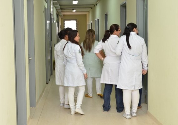 Seris investe na formação de acadêmica e profissional de alunos da Uncisal
