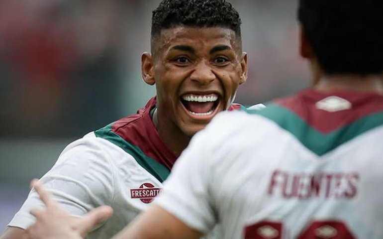 Fluminense resiste no Barradão com time alternativo e vence Vitória em jogo com duas expulsões