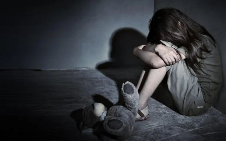 Polícia Civil prende casal por estupro de vulnerável contra filha de dois anos em Tanque D'Arca