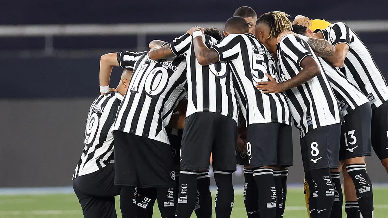 Vitória se recupera e afunda crise do Botafogo
