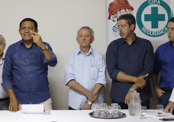 Senador visita Palmeira e anuncia recursos para Hospital e conjuntos habitacionais