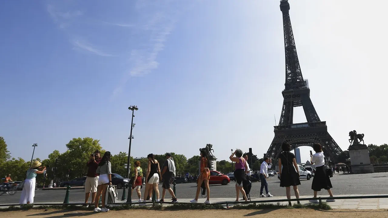 Prefeita de Paris promete mergulhar no Rio Sena antes da abertura da Olimpíada