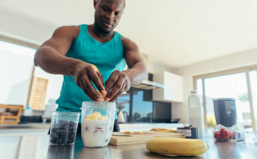 Da academia à corrida: especialistas respondem o que comer antes e depois dos treinos