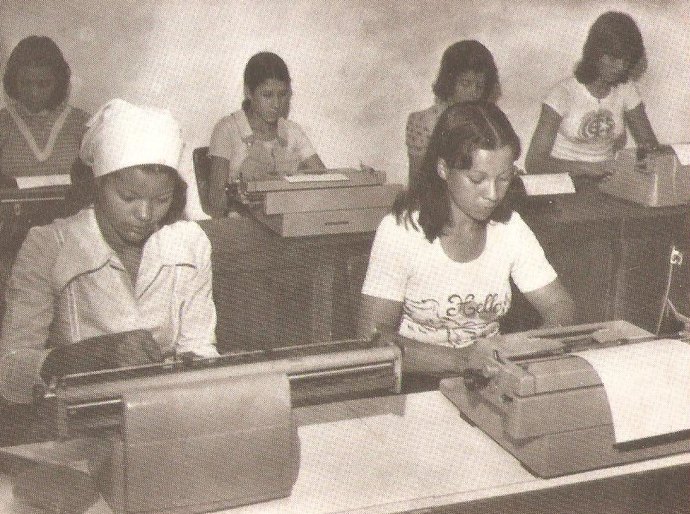 Associação oferece cursos gratuitos de capacitação para meninas e mulheres