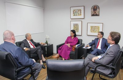 Celyrio Adamastor discute temas administrativos com a OAB/AL