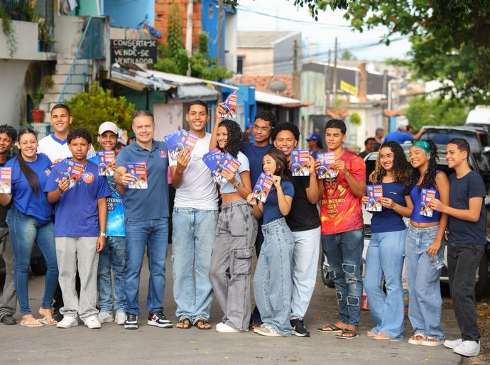 Renan Filho apresenta Cartão Escola 1000 a estudantes no Jacintinho
