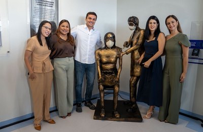 Alexandre Ayres homenageia profissionais da saúde e eterniza marco da vacinação contra a Covid-19 em Alagoas