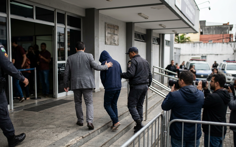 Menor suspeito de estupro coletivo em Copacabana se entrega à polícia