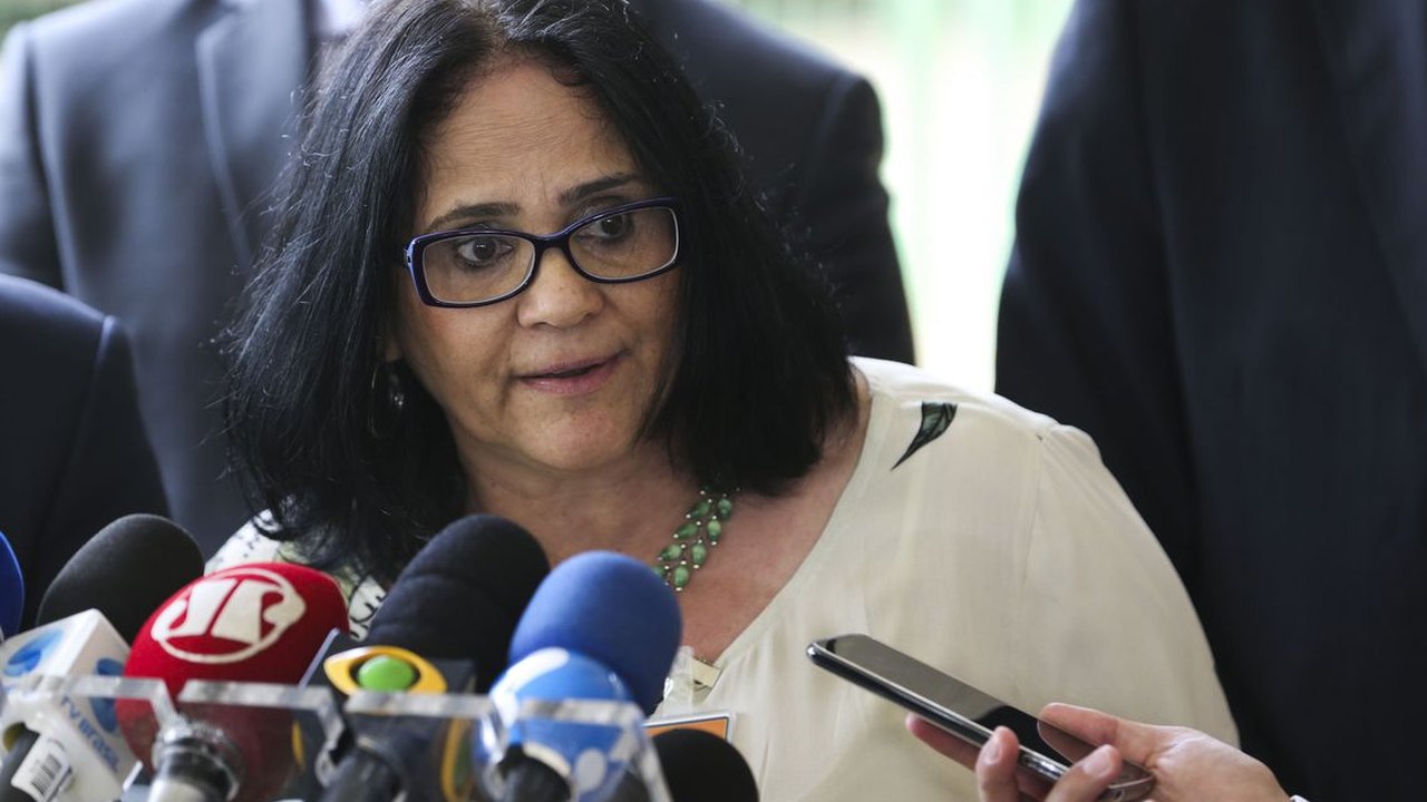 Damares confirma desistência do Senado no DF e faz mistério sobre destino