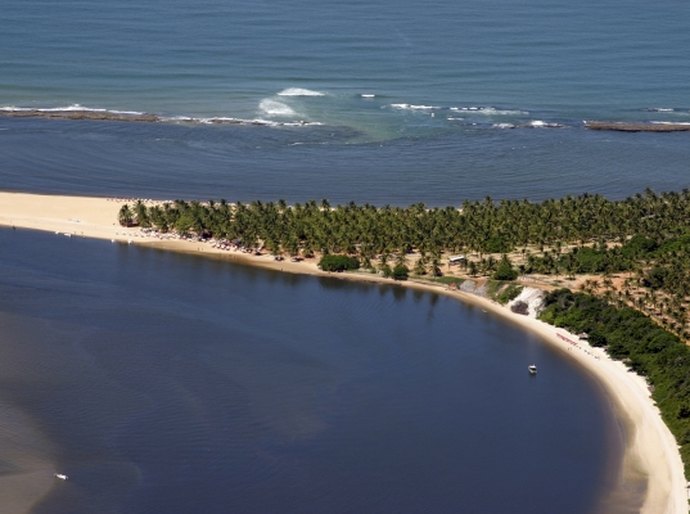 Alagoas é capa da última edição do Menu Viajante da LATAM Travel