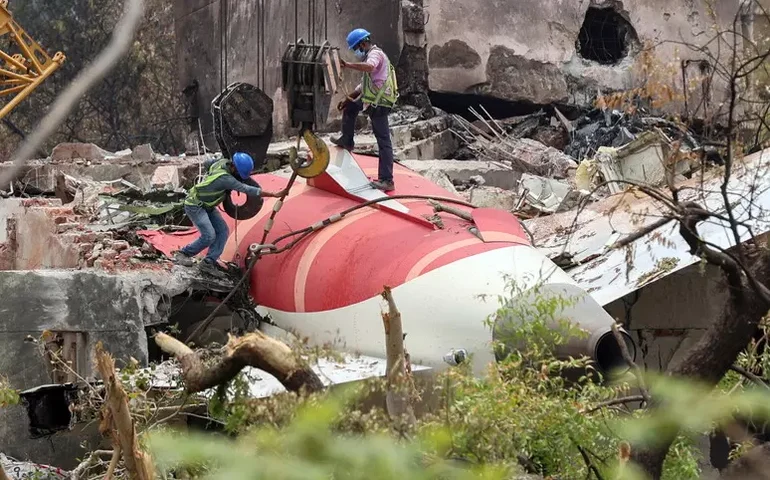 Índia recupera segunda caixa-preta de avião em Ahmedabad