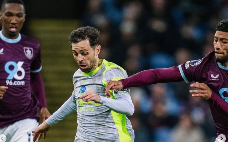 Manchester City vence o Burnley e assume a liderança do campeonato inglês