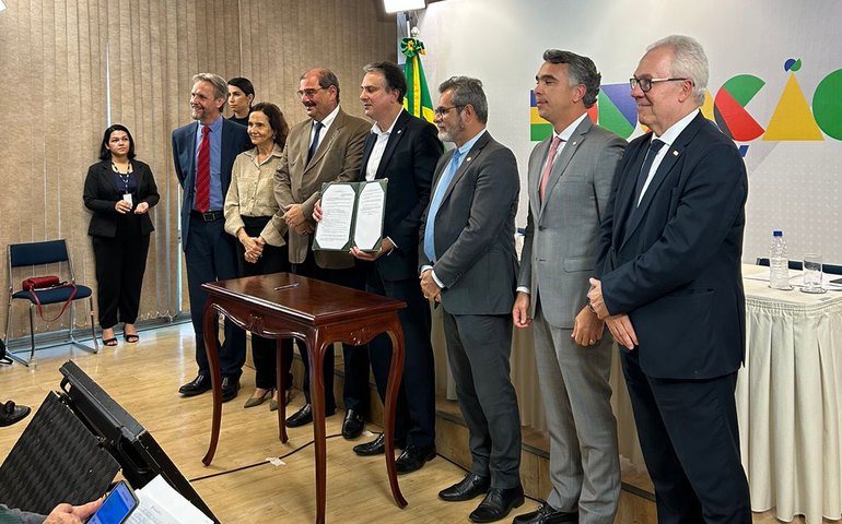 Deputado Rafael Brito participa de reunião no MEC de apresentação do resultado dos indicadores de qualidade da Educação Superior