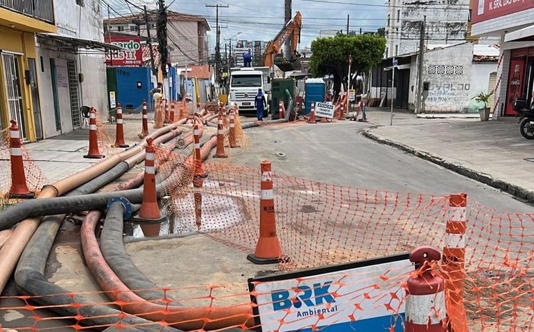 Obras da BRK prejudicam moradores e comerciantes da Jatiúca