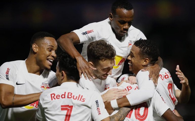 Red Bull Bragantino se reabilita e empurra Juventude para lanterna do Brasileirão