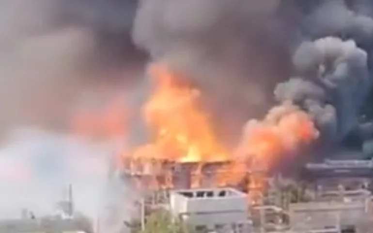 Incêndio atinge indústria no Ipiranga em São Paulo