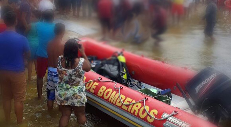 corpo de bombeiros resgata corpo no Brito