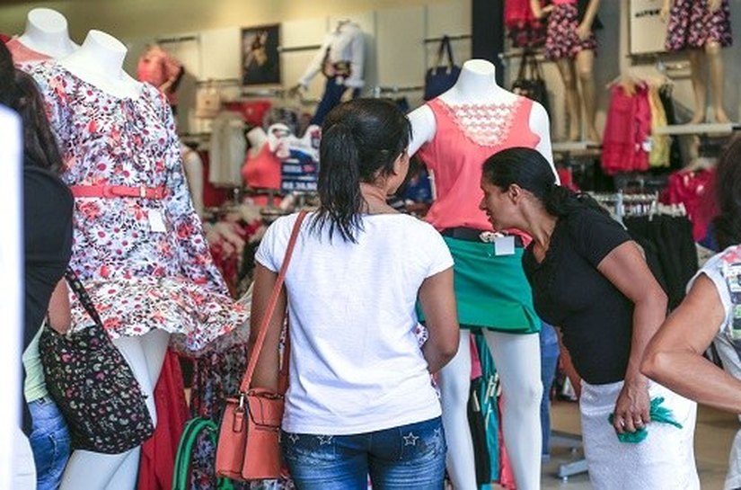 Consumidor deve ficar atento ao &quot;saldão de verão&quot;, alerta Procon/AL