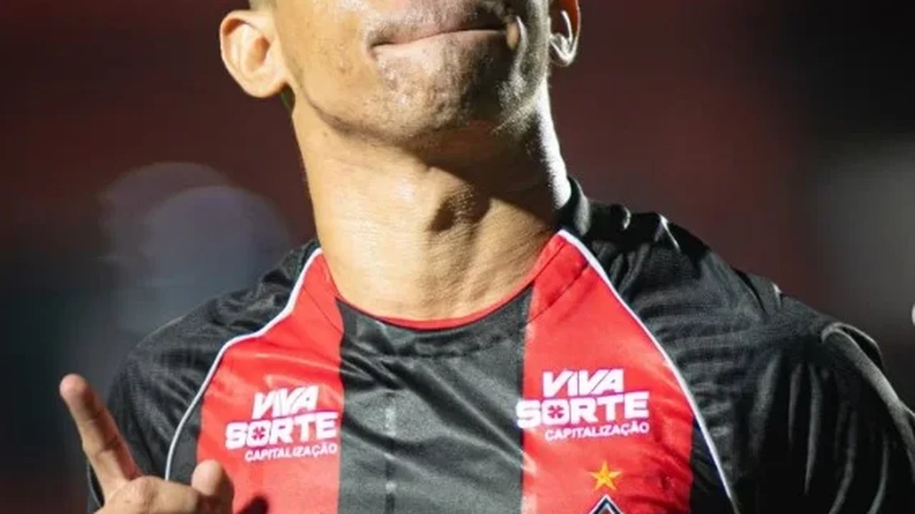 Erick e Matheuzinho brilham em goleada do Vitória sobre a Chapecoense