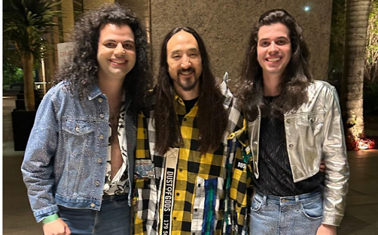 AL9 festeja feat. com DJ Steve Aoki no Tomorroland