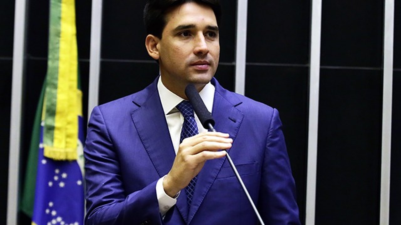 Turismo pode crescer mais e representa 8% do PIB brasileiro, diz ministro Costa Filho