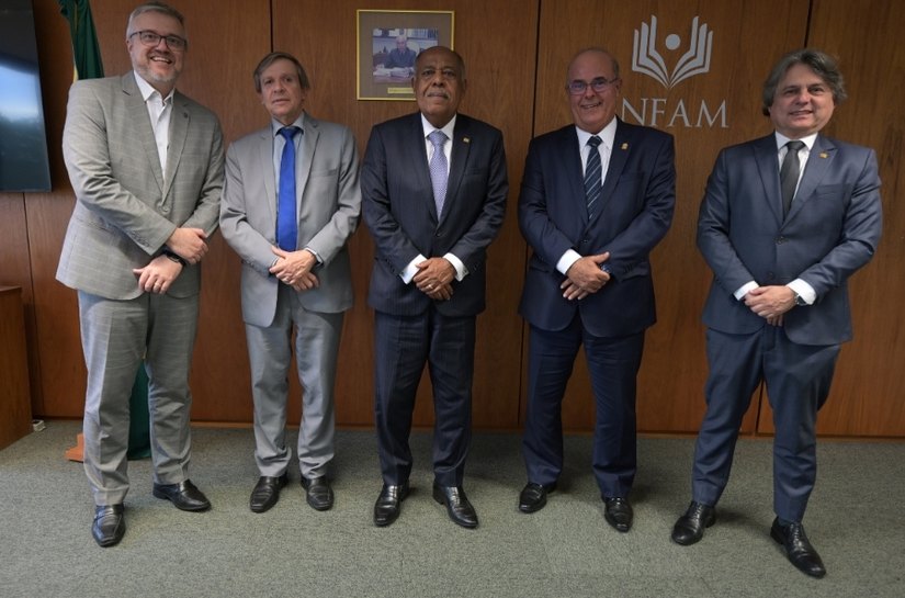 Direção da Esmal se reúne com ministro Benedito Gonçalves na Enfam