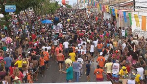Último dia de cortejo do Rasgadinho atrai multidão em Aracaju