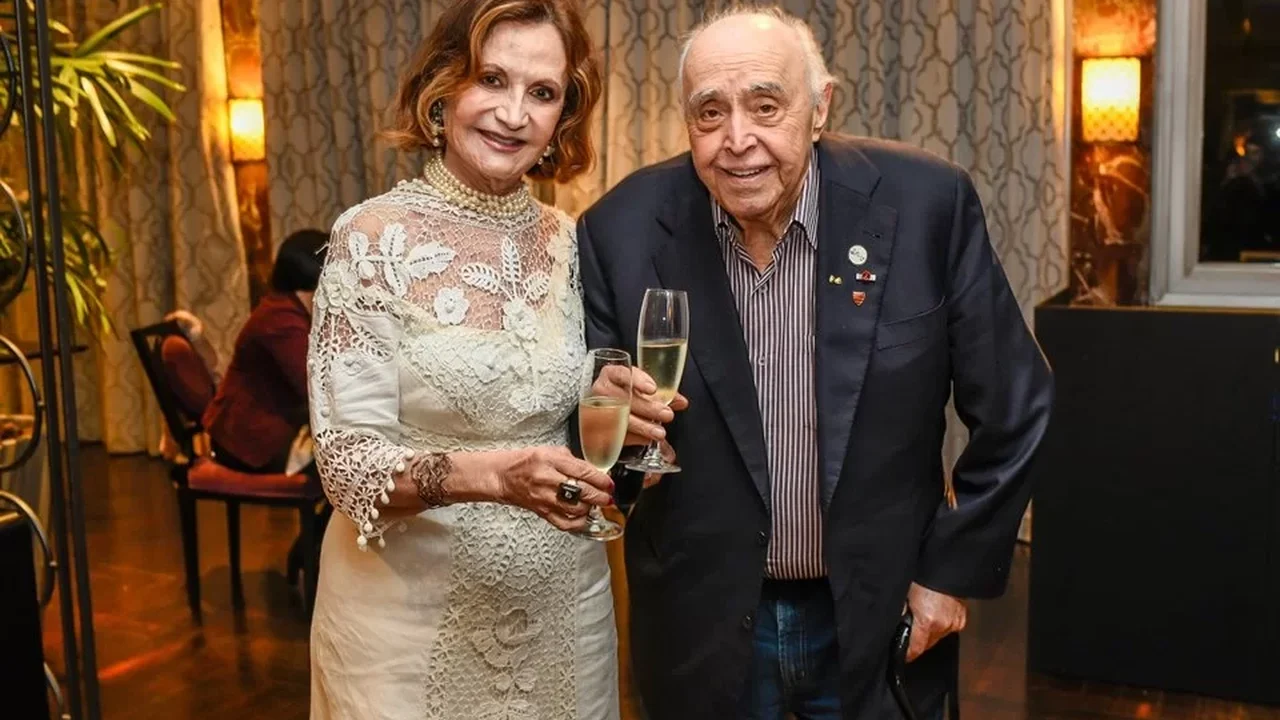 Mauro Mendonça celebra 95 anos ao lado da família durante internação