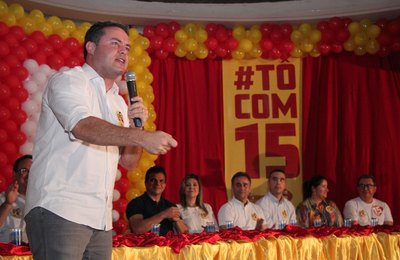 Governador Renan diz que o povo de Arapiraca está com Nezinho  