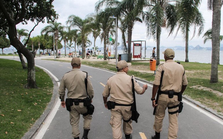 Transformar guardas em 'mini-PMs' é fazer 'puxadinho' da segurança pública, notam analistas