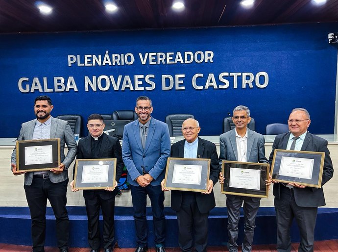 Câmara homenageia personalidades com trajetória dedicada à humanização e valorização da vida