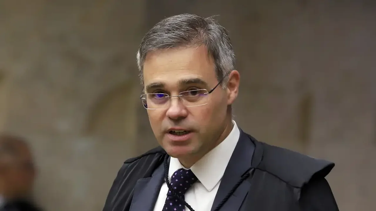 Mendonça acompanha relatora e vota pela cassação do governador de Roraima; julgamento é suspenso após pedido de vista