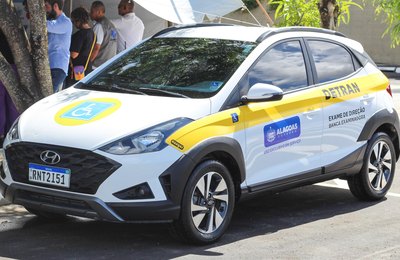 Detran Alagoas disponibiliza carro adaptado para PcD realizarem provas práticas de direção