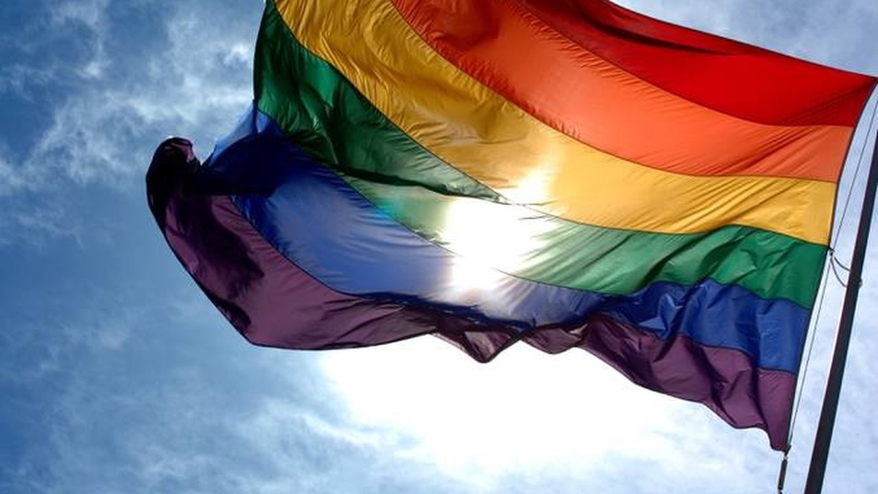 Uganda promulga lei que prevê prisão perpétua e pena de morte para relações homossexuais