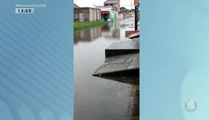 Moradores ficam ilhados após fortes chuvas em Socorro.jpg