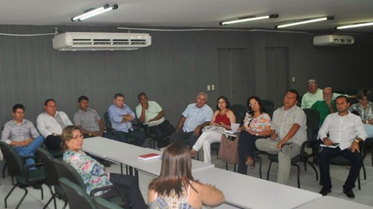 Célia Rocha, secretários e vereadores debatem melhorias para Arapiraca
