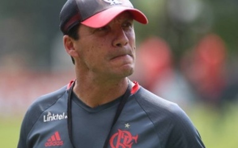 Zé Ricardo desenha o Flamengo com Conca e Diego