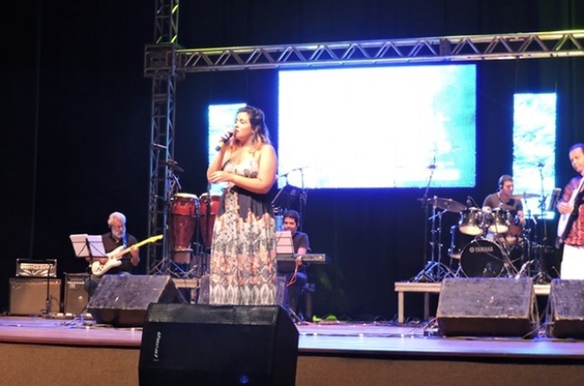 Festival Em Cantos lota Teatro Gustavo Leite em apresentação