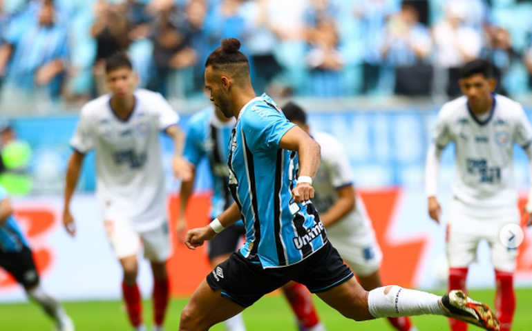 Grêmio vence o Bahia com pênalti polêmico e ganha fôlego após eliminação na Copa do Brasil