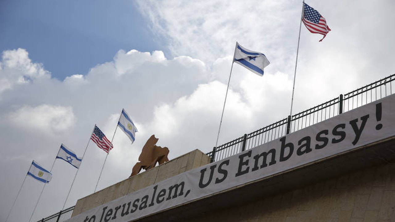 Atirador mata 2 funcionários da embaixada de Israel em Washington