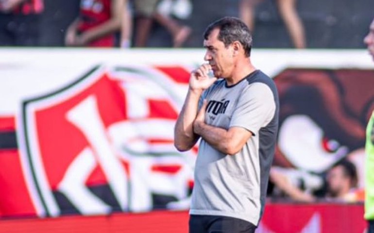 Vitória demite o técnico Fábio Carille após humilhante goleada diante do Flamengo