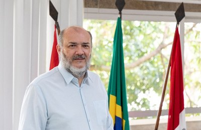 Câmara de Vereadores vai conceder título de cidadão honorário de Maceió a reitor da Ufal