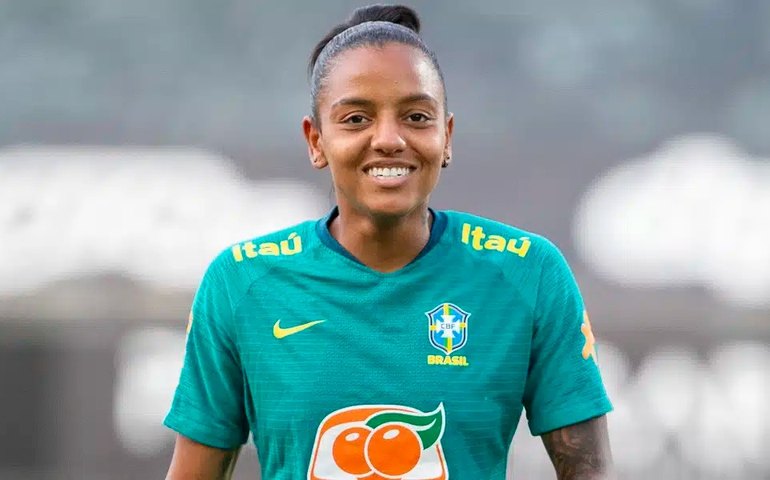 Família de Geyse monta telão em Maragogi, para acompanhar a Seleção Brasileira na Copa do Mundo