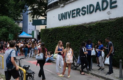 Enem 2026 impulsiona procura por cursos online gratuitos
